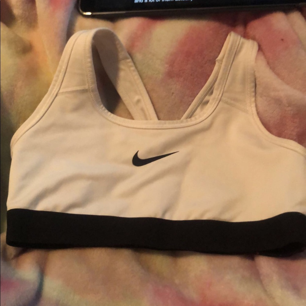white nike sports bra